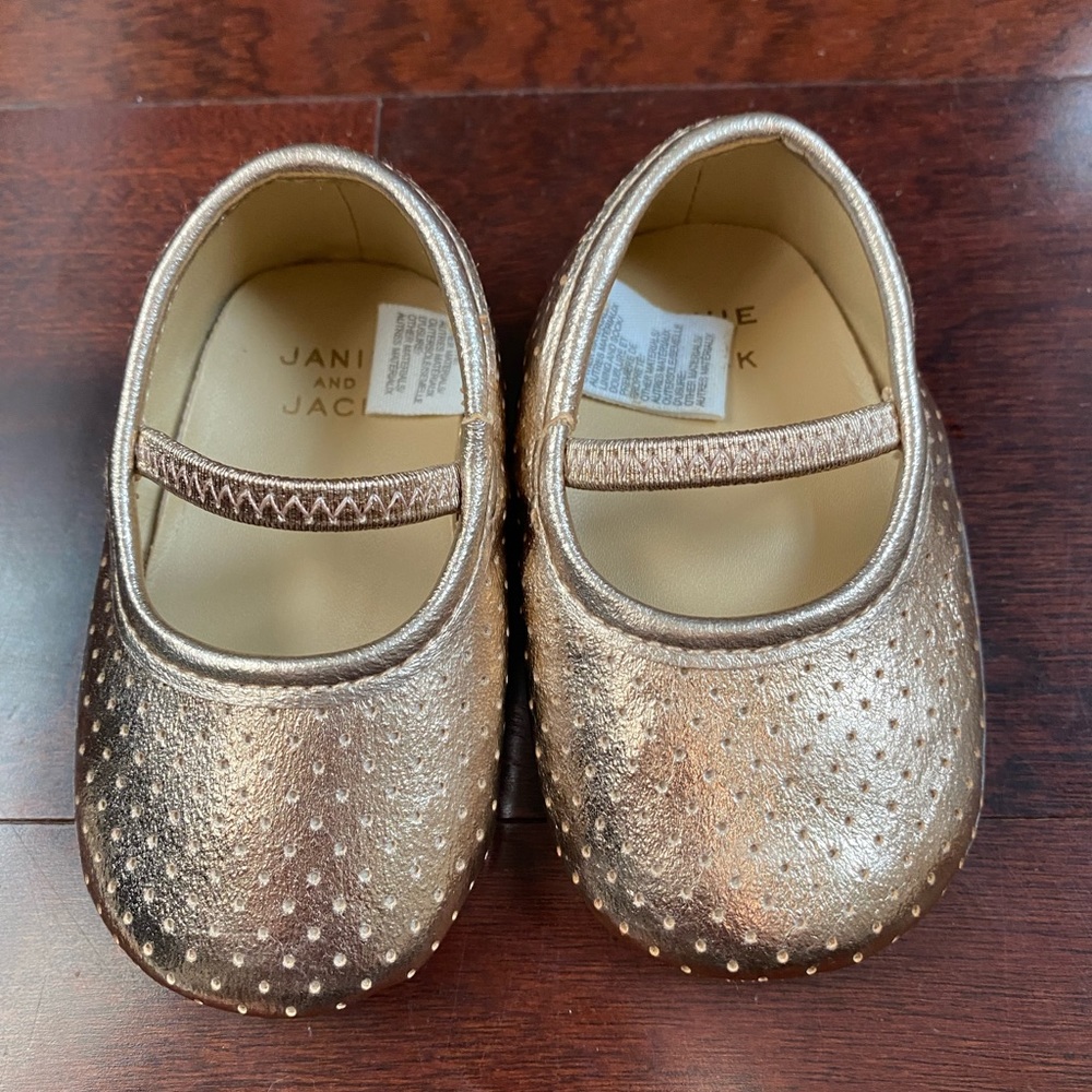 Janie and jack rode gold moccasins